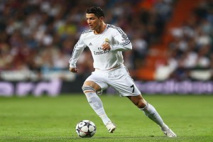 中超联赛第15轮，上海海港3-1逆转山东泰山，武磊梅开二度领跑射手榜