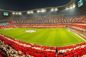 中超联赛激战正酣，争冠保级悬念迭起