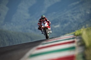 中国女足鏖战亚洲杯，铿锵玫瑰再绽绿茵场