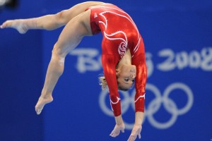 中国女排鏖战五局险胜巴西 郎平战术调整成关键