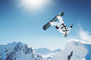 绿茵场变全武行？冲突后竟现自拍和解奇景，业余联赛惊现荒诞一幕